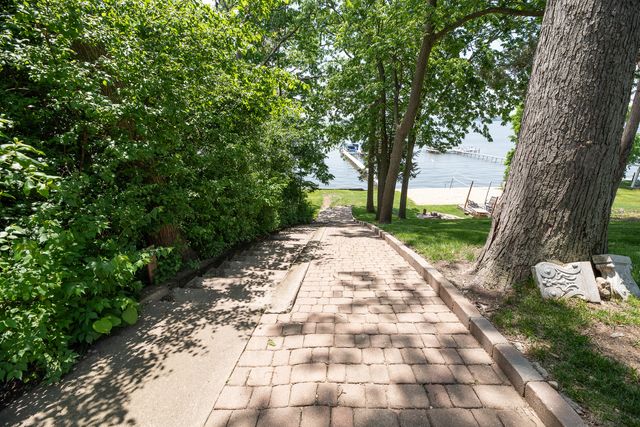 25429 W Cedar Crest Lane, Lake Villa, IL 60046