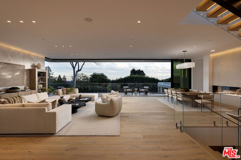 Image 11 of property listing at 1660 Casale Road, Pacific Palisades, CA 90272