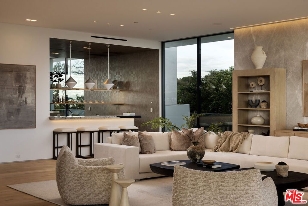 Image 13 of property listing at 1660 Casale Road, Pacific Palisades, CA 90272