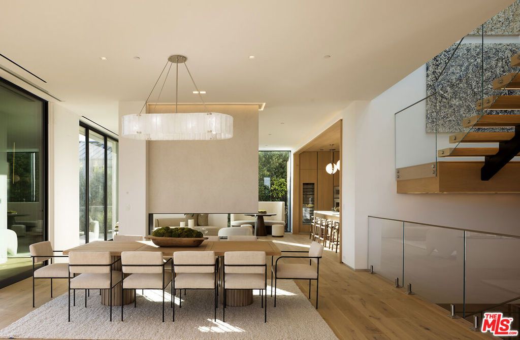 Image 15 of property listing at 1660 Casale Road, Pacific Palisades, CA 90272