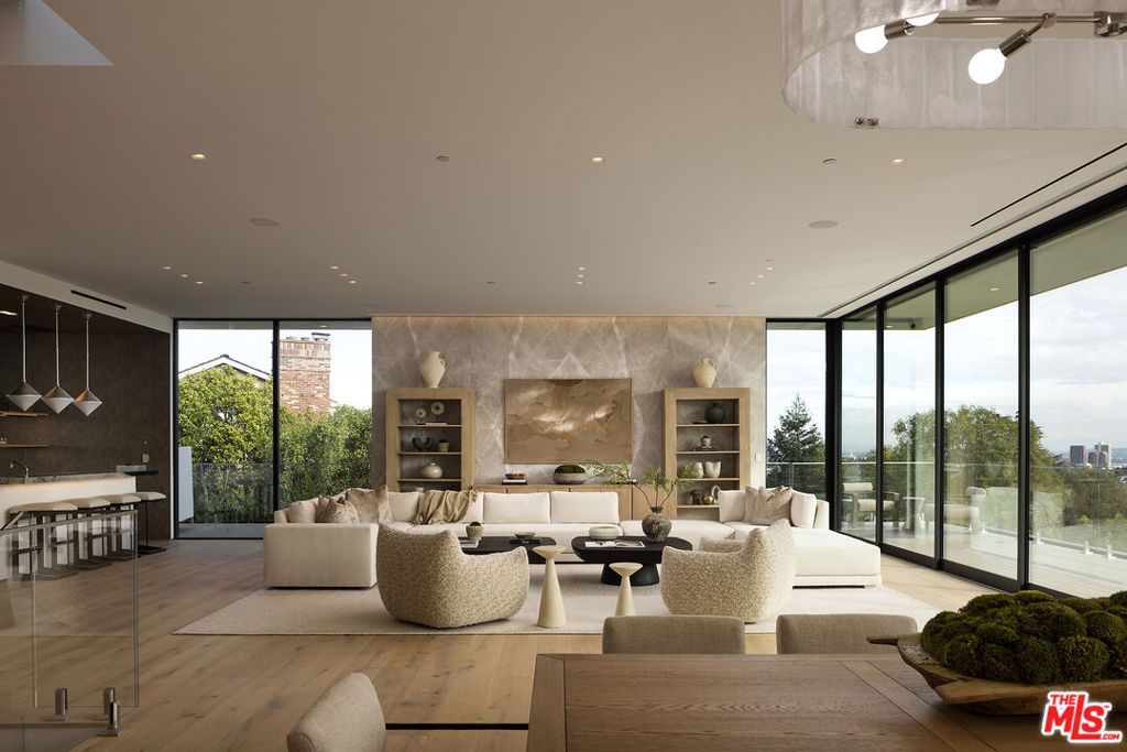 Image 2 of property listing at 1660 Casale Road, Pacific Palisades, CA 90272