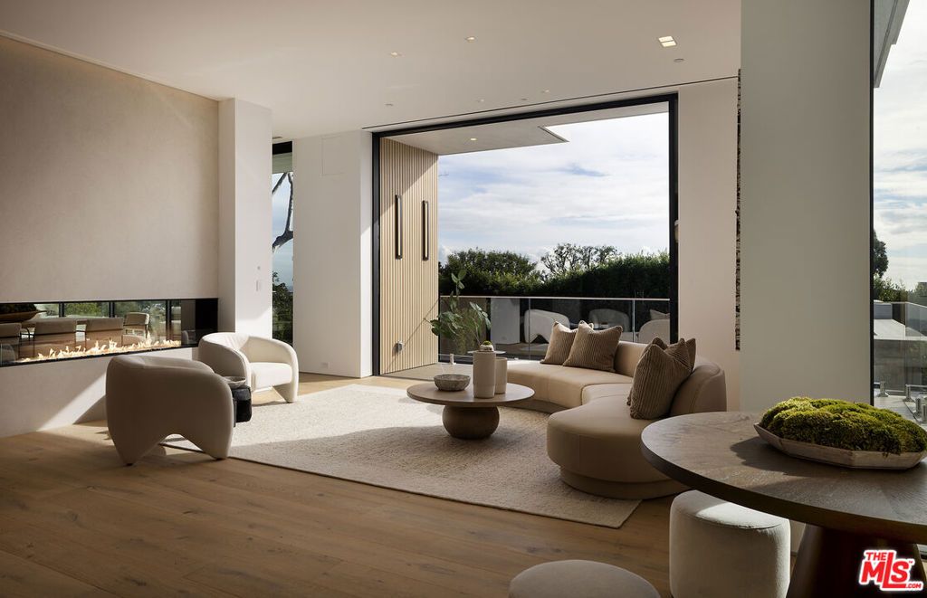 Image 21 of property listing at 1660 Casale Road, Pacific Palisades, CA 90272