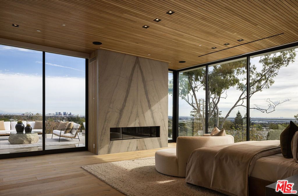 Image 22 of property listing at 1660 Casale Road, Pacific Palisades, CA 90272