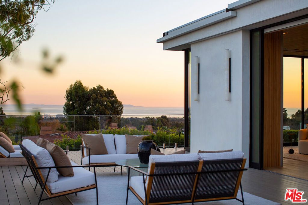 Image 25 of property listing at 1660 Casale Road, Pacific Palisades, CA 90272