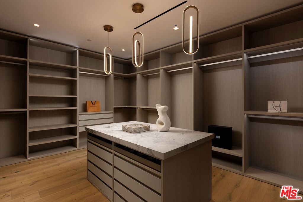 Image 29 of property listing at 1660 Casale Road, Pacific Palisades, CA 90272