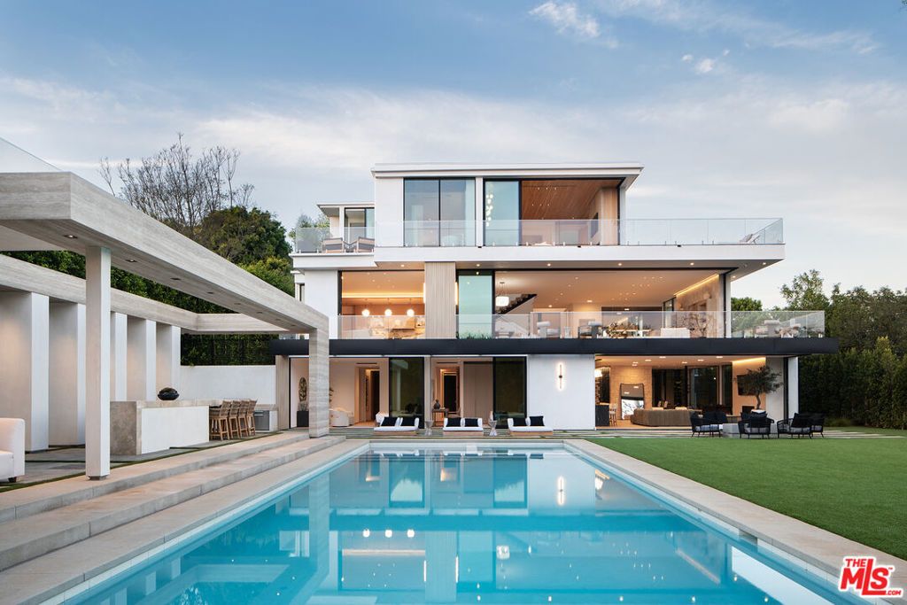 Image 3 of property listing at 1660 Casale Road, Pacific Palisades, CA 90272