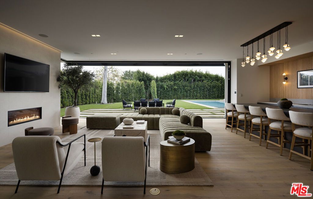 Image 33 of property listing at 1660 Casale Road, Pacific Palisades, CA 90272