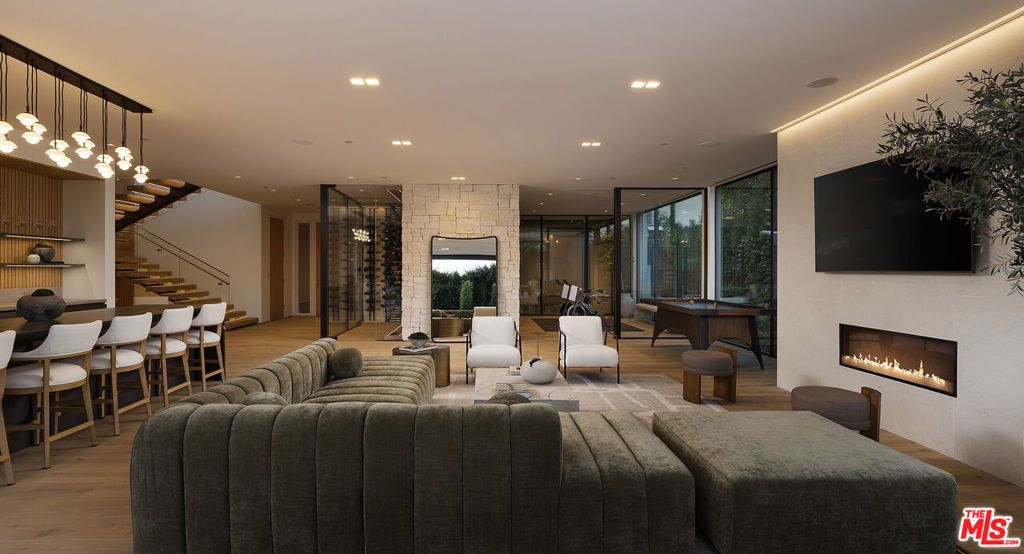 Image 34 of property listing at 1660 Casale Road, Pacific Palisades, CA 90272