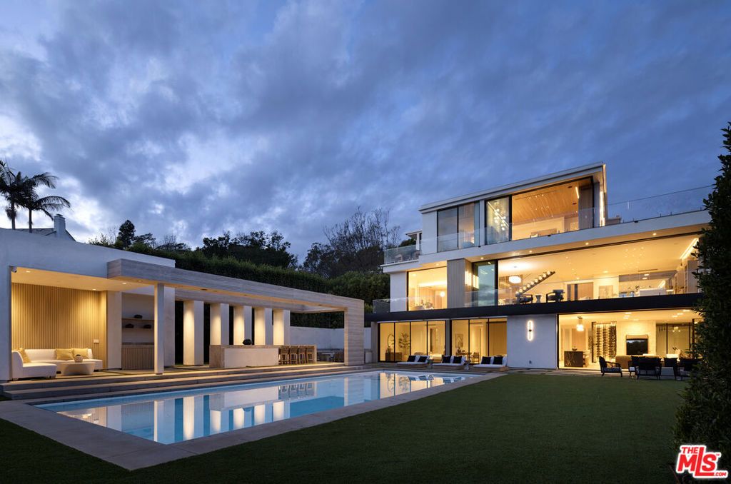 Image 4 of property listing at 1660 Casale Road, Pacific Palisades, CA 90272