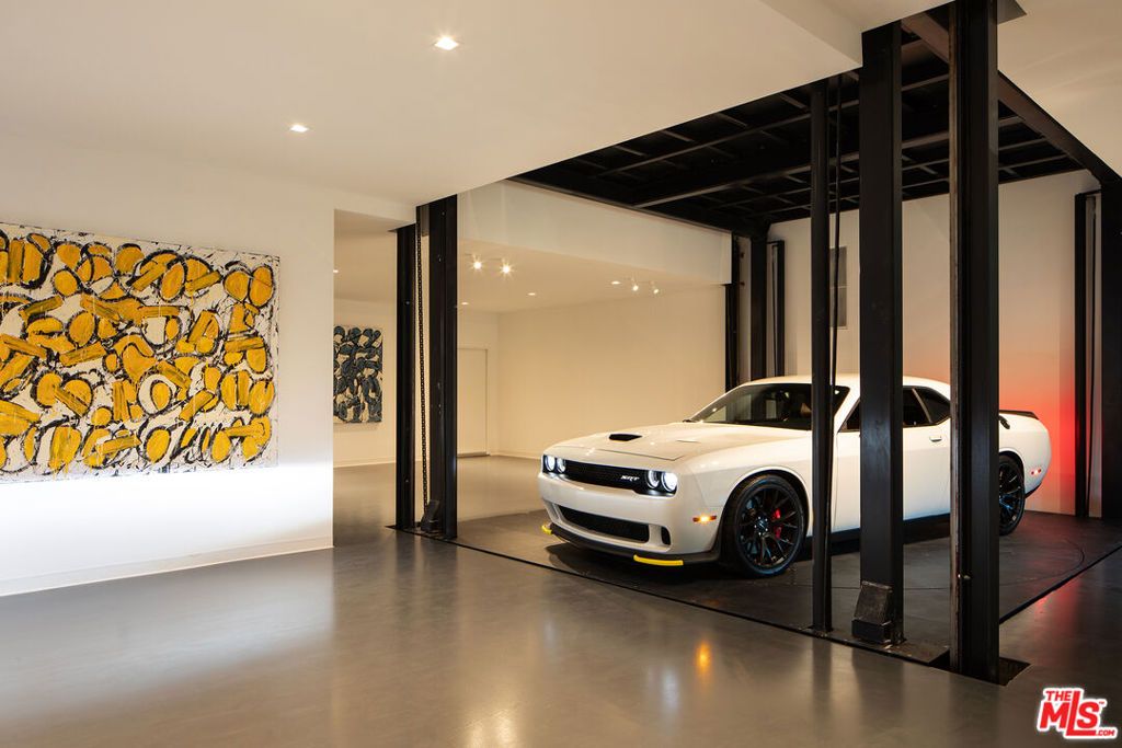 Image 44 of property listing at 1660 Casale Road, Pacific Palisades, CA 90272