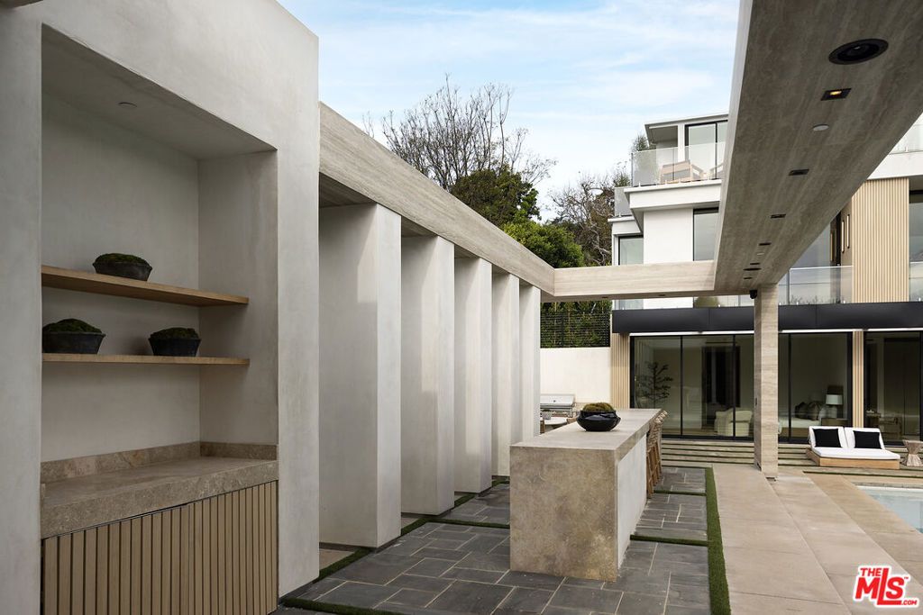 Image 45 of property listing at 1660 Casale Road, Pacific Palisades, CA 90272