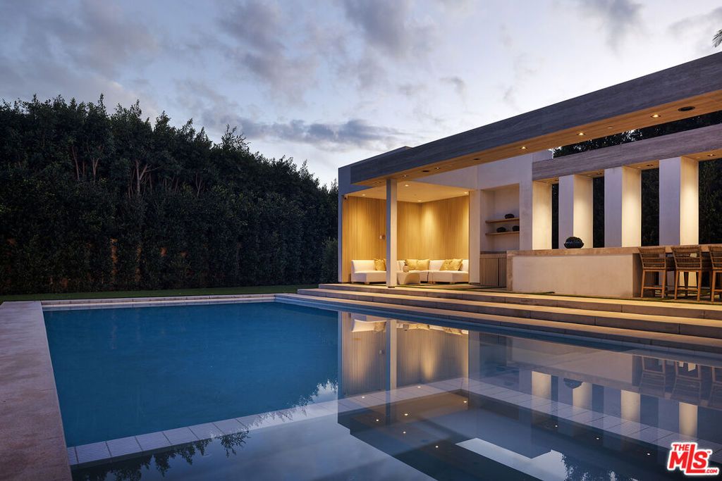 Image 5 of property listing at 1660 Casale Road, Pacific Palisades, CA 90272