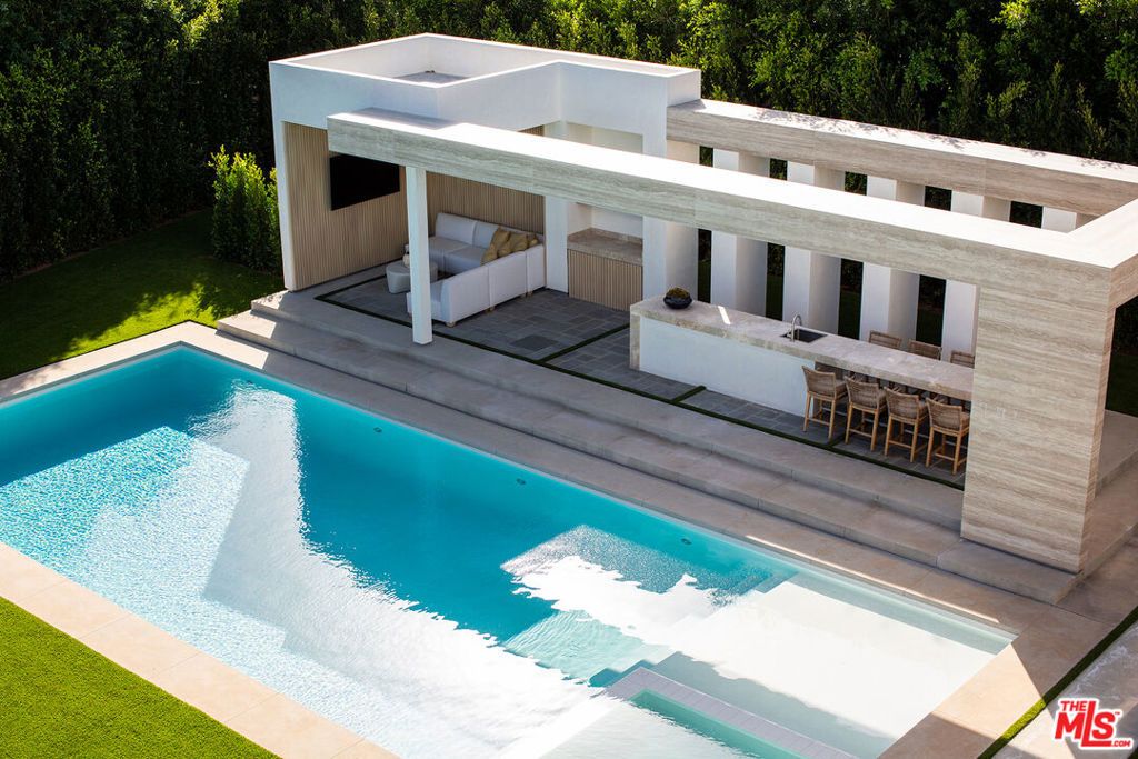 Image 7 of property listing at 1660 Casale Road, Pacific Palisades, CA 90272