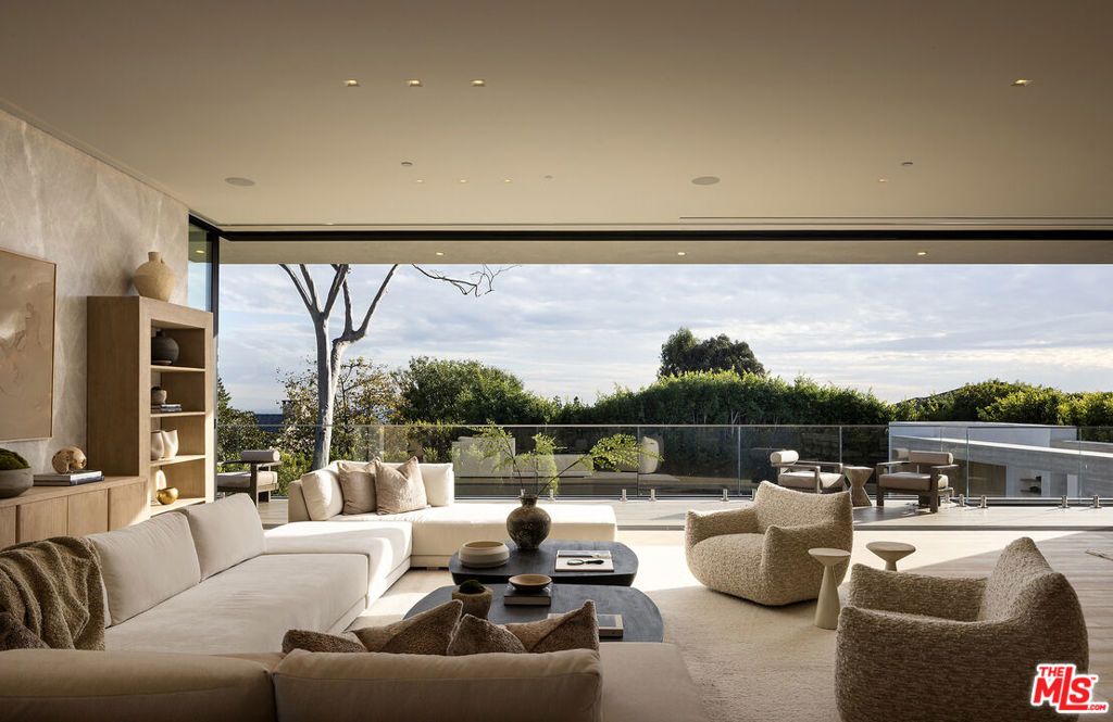 Image 9 of property listing at 1660 Casale Road, Pacific Palisades, CA 90272