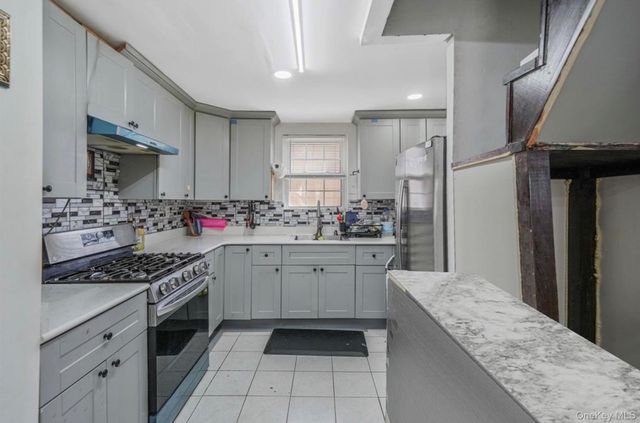 32 Cumberland Place, Valley Stream, NY 11580