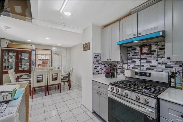 32 Cumberland Place, Valley Stream, NY 11580