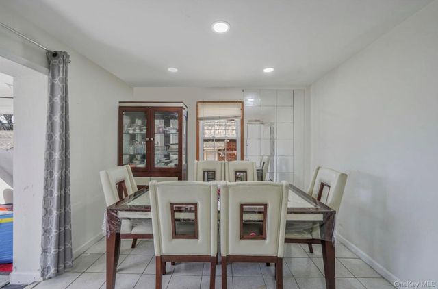 32 Cumberland Place, Valley Stream, NY 11580