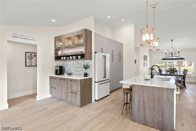 10274 Boca CIR, Naples, FL 34109