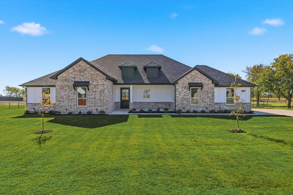 8751 Kassandra Drive, Sanger, TX 76266