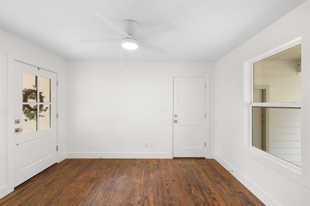 293 S College Street, La Grange, TX 78945