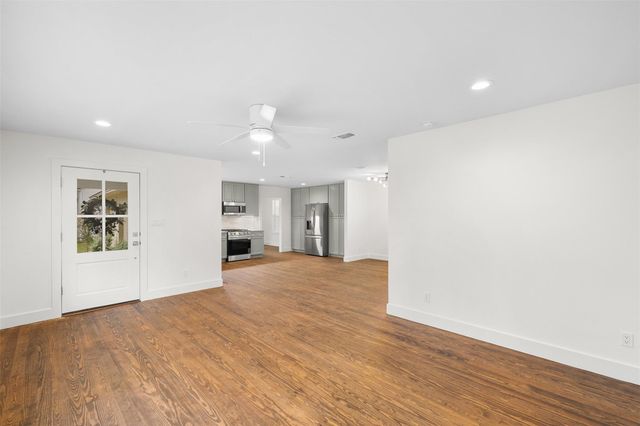 293 S College Street, La Grange, TX 78945