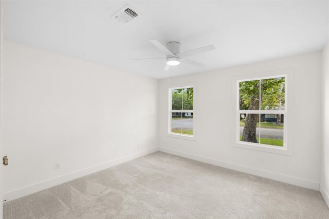 293 S College Street, La Grange, TX 78945