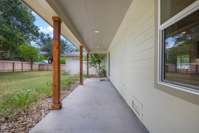 293 S College Street, La Grange, TX 78945