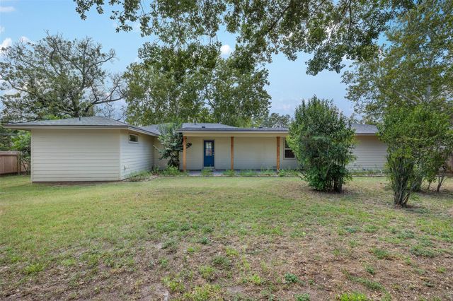 293 S College Street, La Grange, TX 78945