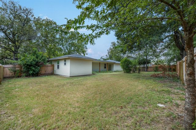 293 S College Street, La Grange, TX 78945