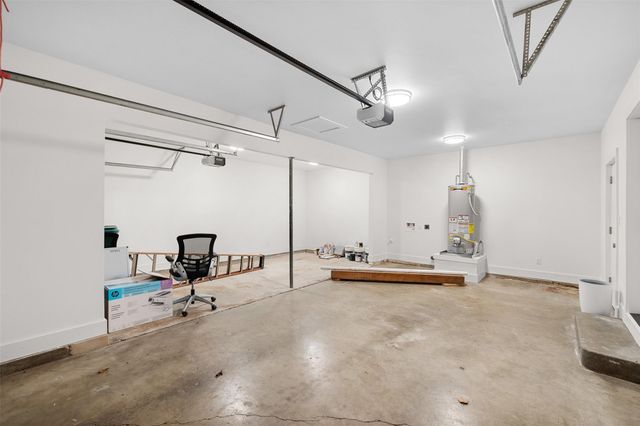 293 S College Street, La Grange, TX 78945