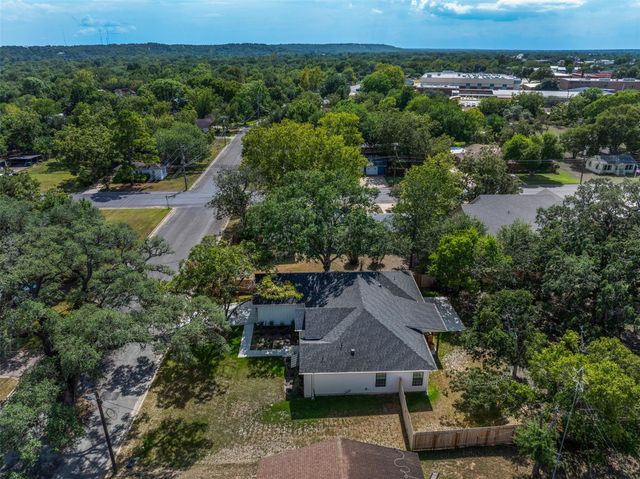 293 S College Street, La Grange, TX 78945