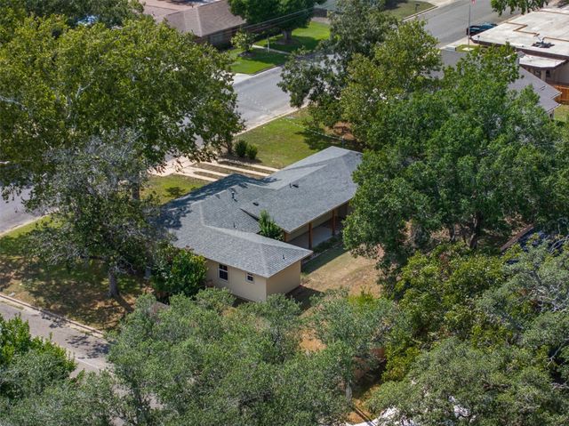 293 S College Street, La Grange, TX 78945