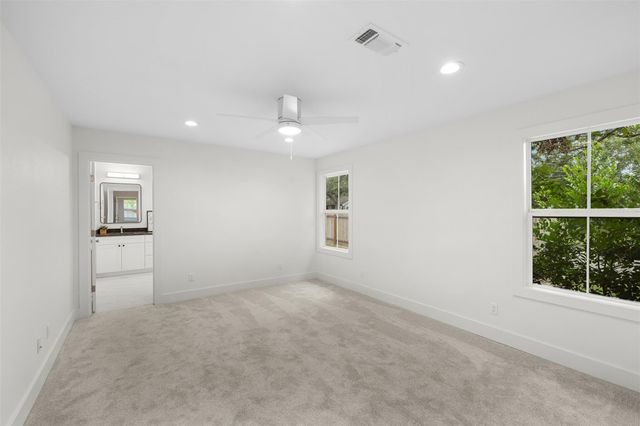 293 S College Street, La Grange, TX 78945