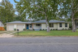 293 S College Street, La Grange, TX 78945