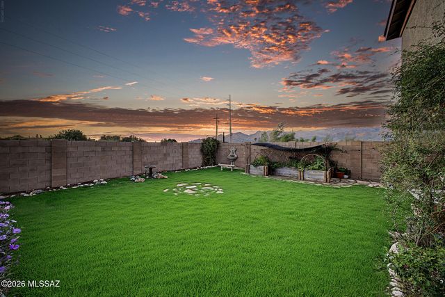 465 N Spring Flower Drive, Tucson, AZ 85748