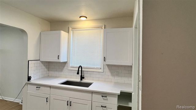19546 Fairport Street, Detroit, MI 48205