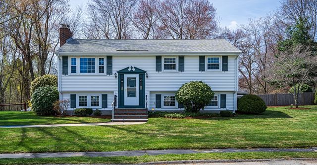 18 Stonewall Drive, Woburn, MA 01801