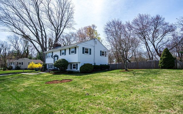 18 Stonewall Drive, Woburn, MA 01801