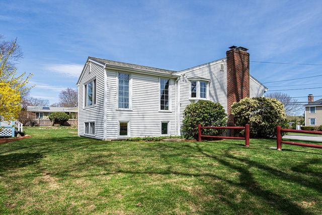 18 Stonewall Drive, Woburn, MA 01801