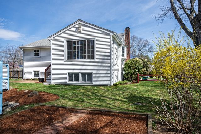 18 Stonewall Drive, Woburn, MA 01801