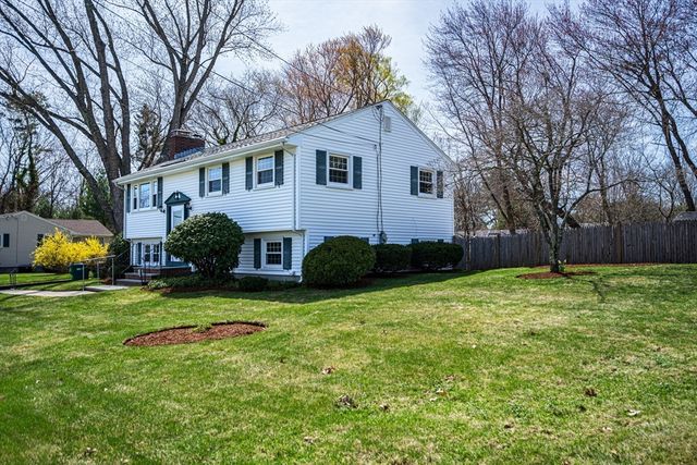 18 Stonewall Drive, Woburn, MA 01801