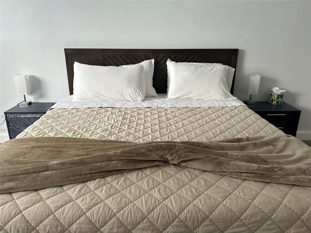 4001 S Ocean Dr PH11, Hollywood, FL 33019