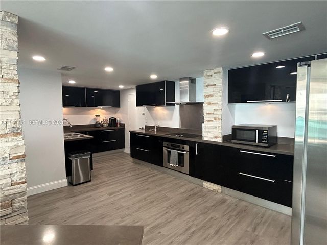 4001 S Ocean Dr PH11, Hollywood, FL 33019