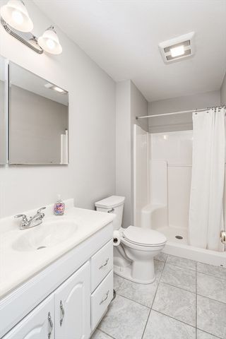 61 Hillview Ln 61, Northbridge, MA 01588