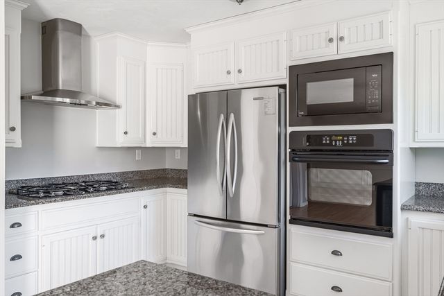 61 Hillview Ln 61, Northbridge, MA 01588