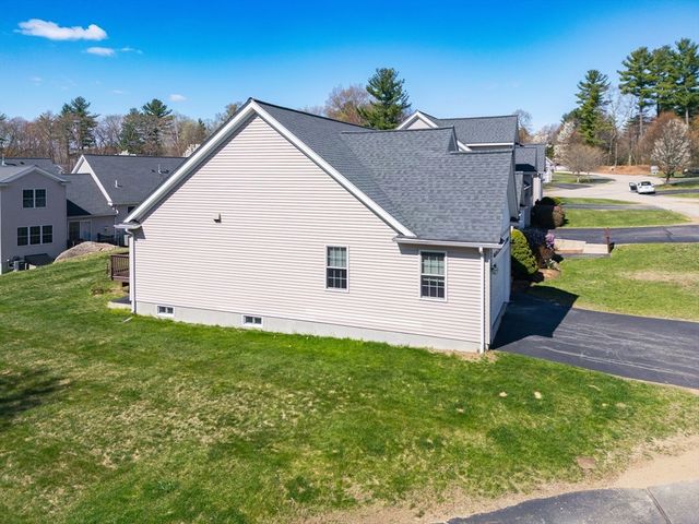 61 Hillview Ln 61, Northbridge, MA 01588