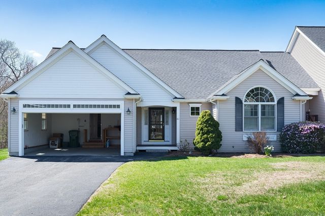 61 Hillview Ln 61, Northbridge, MA 01588