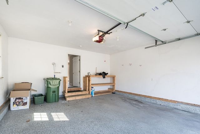 61 Hillview Ln 61, Northbridge, MA 01588
