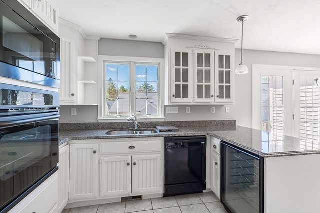 61 Hillview Ln 61, Northbridge, MA 01588