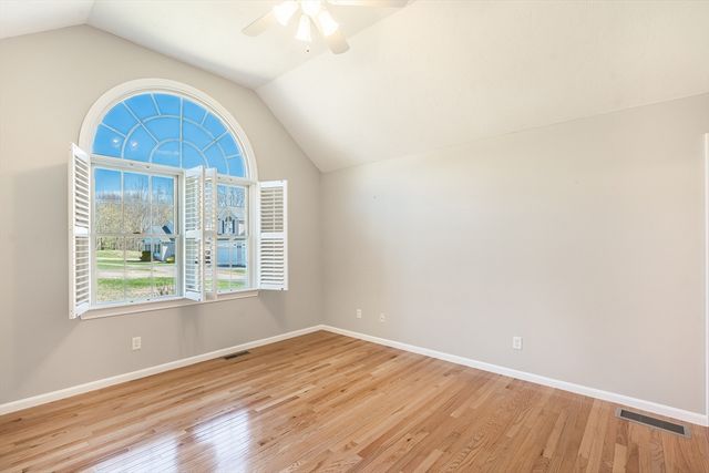 61 Hillview Ln 61, Northbridge, MA 01588